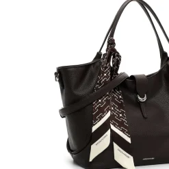 Emily & Noah Shopper Hasina braun